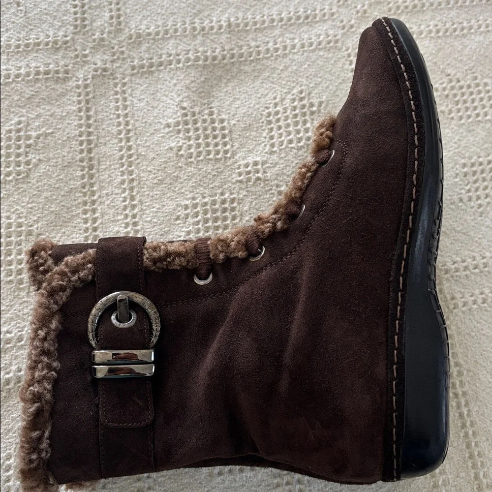 Stuart Weitzman ankle lace up faux shearling‎ fur fleece Suede winter boots Sz 8